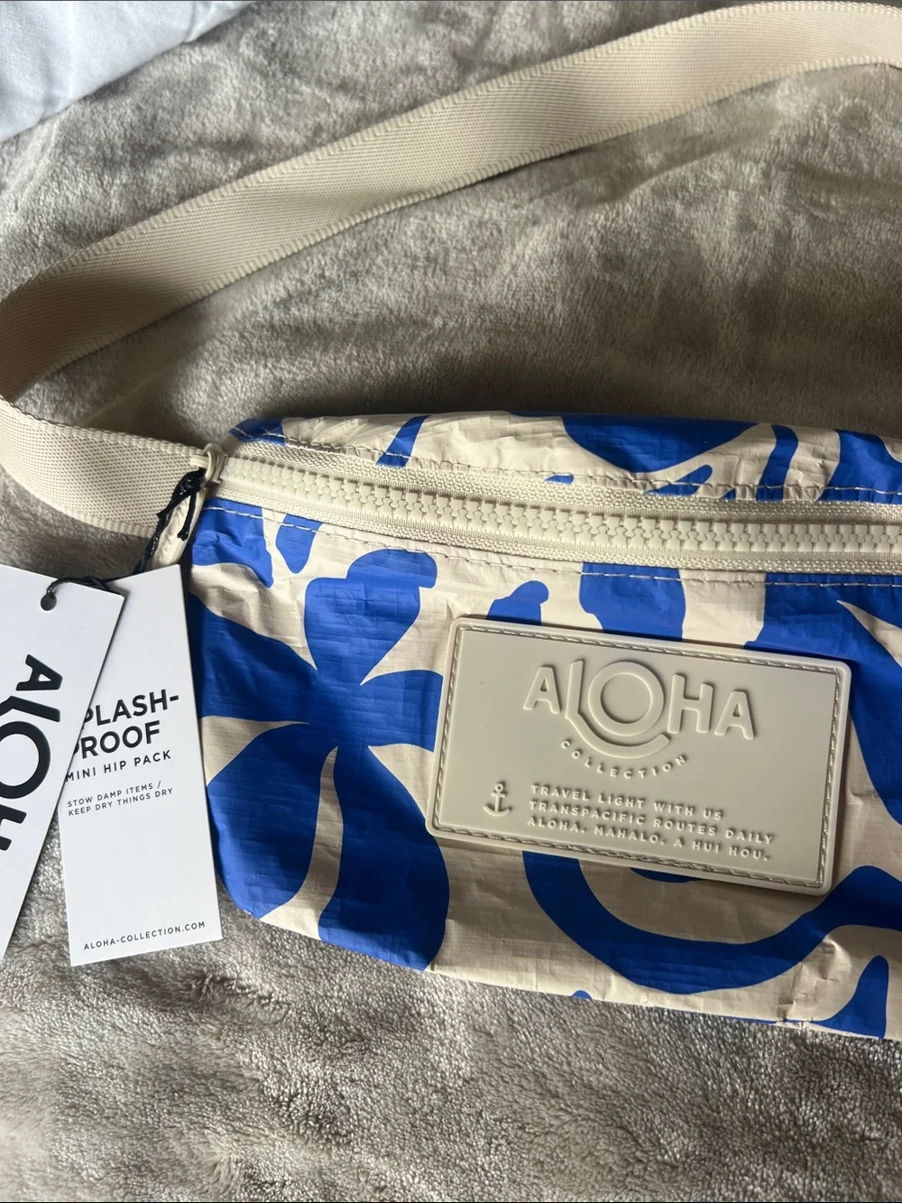 NWT ALOHA Collection Cream & Blue Floral Crossbody Belt Bag